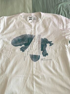 Star Wars Dewback UNIQLO UT Men’s White Graphic T‑Shirt with Teal Print-NWOT